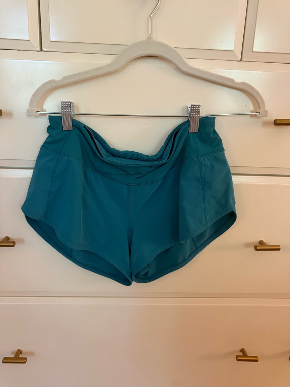 LuLulemon Speed Up low rise 2 inch shorts!